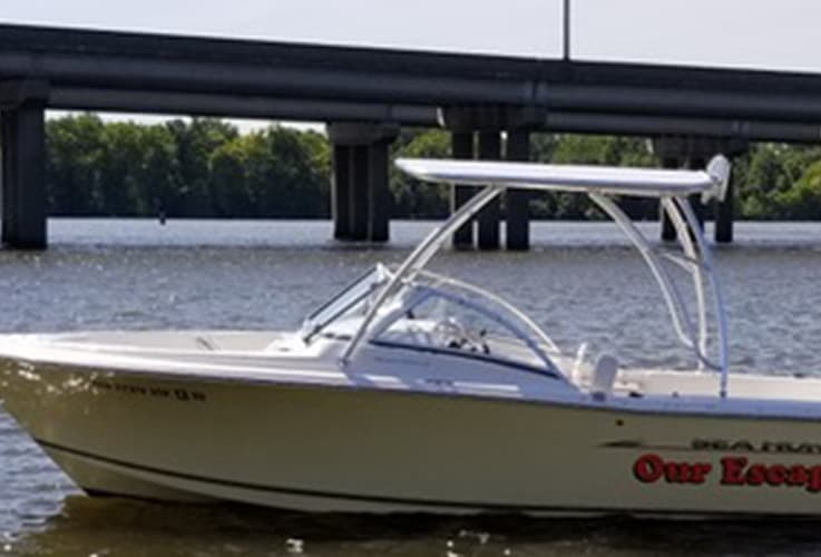 Dual console boat with Atlantic Towers® structure